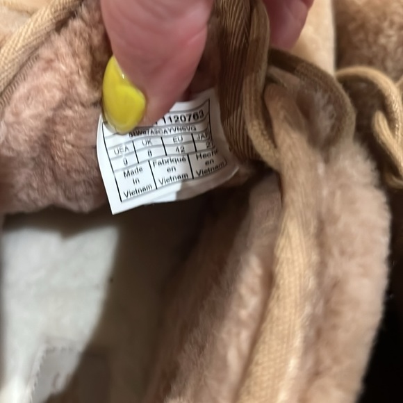 NWOT Furry Ugg Shoes - Picture 6 of 8